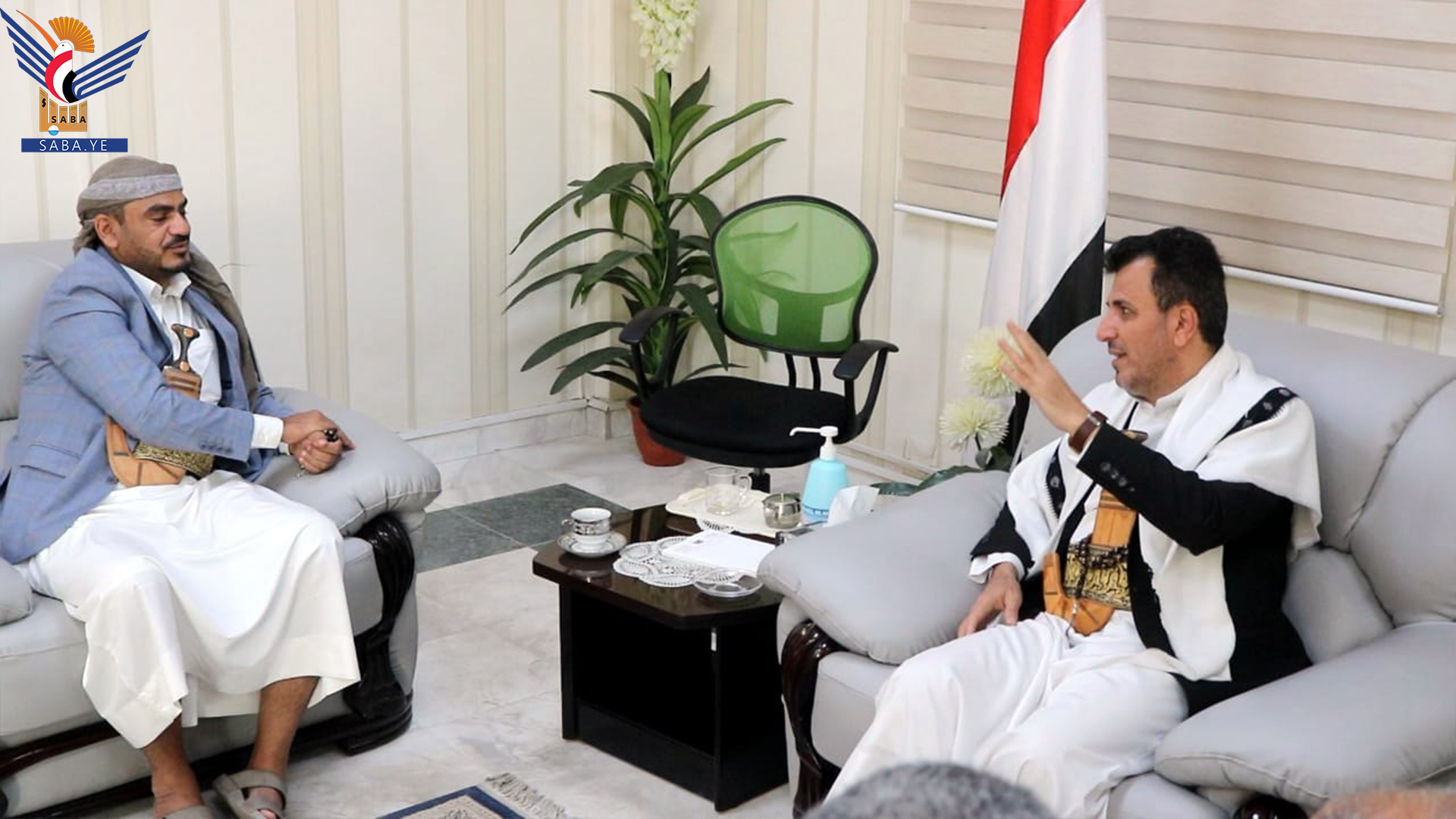 وزير الصحة يناقش مع محافظ تعز إجراءات تدشين برنامج الصمود في مقبنة