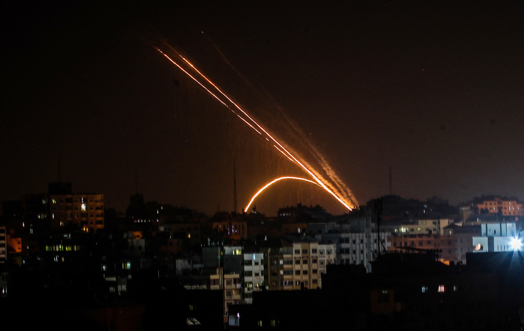 المقاومة الفلسطينية تطلق رشقة صواريخ من قطاع غزة صوب مستوطنات الغلاف