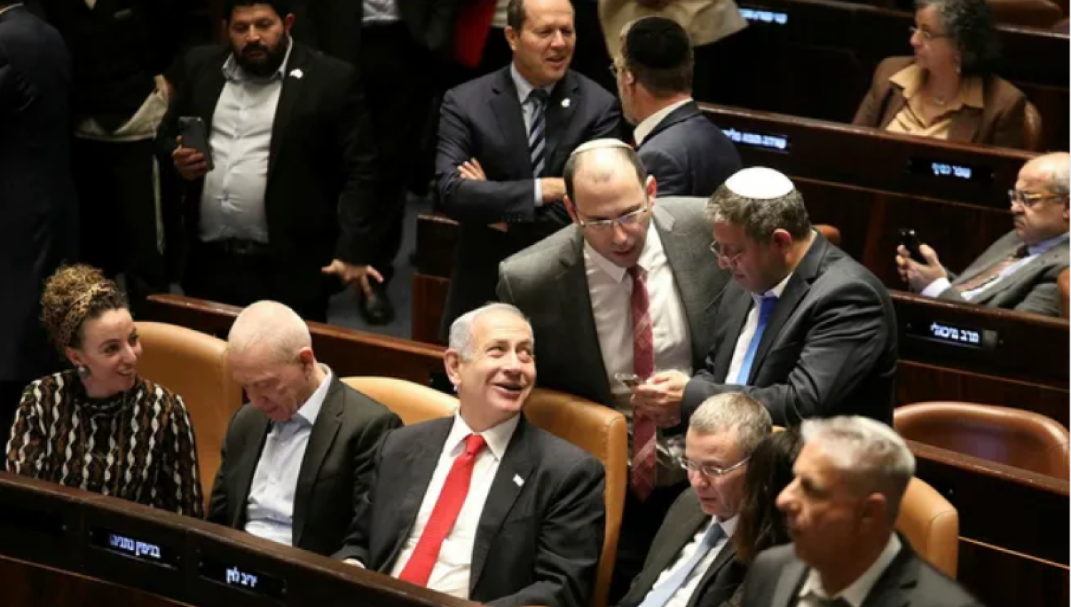 هآرتس: 6 أشهر من فشل الحكومة