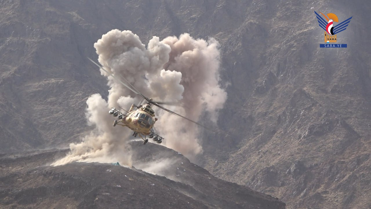 قوات المنطقة العسكرية الثالثة تنفذ مناورة عسكرية في بمأرب (فيديو) قوات المنطقة العسكرية الثالثة تنفذ مناورة عسكرية في بمأرب (فيديو)