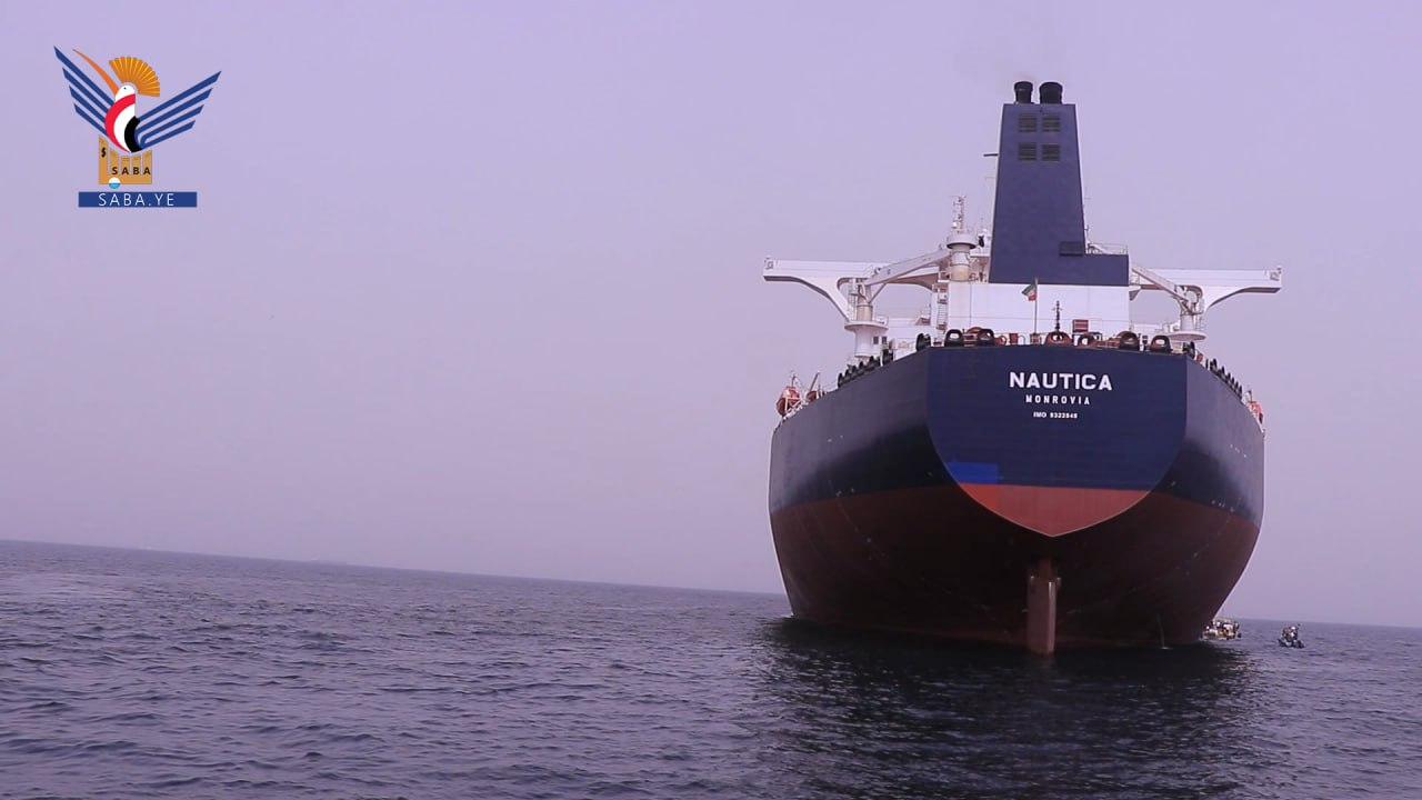 غرينبيس تشيد بعملية “محفوفة بالمخاطر” لنقل النفط من سفينة يمنية غرينبيس تشيد بعملية “محفوفة بالمخاطر” لنقل النفط من سفينة يمنية