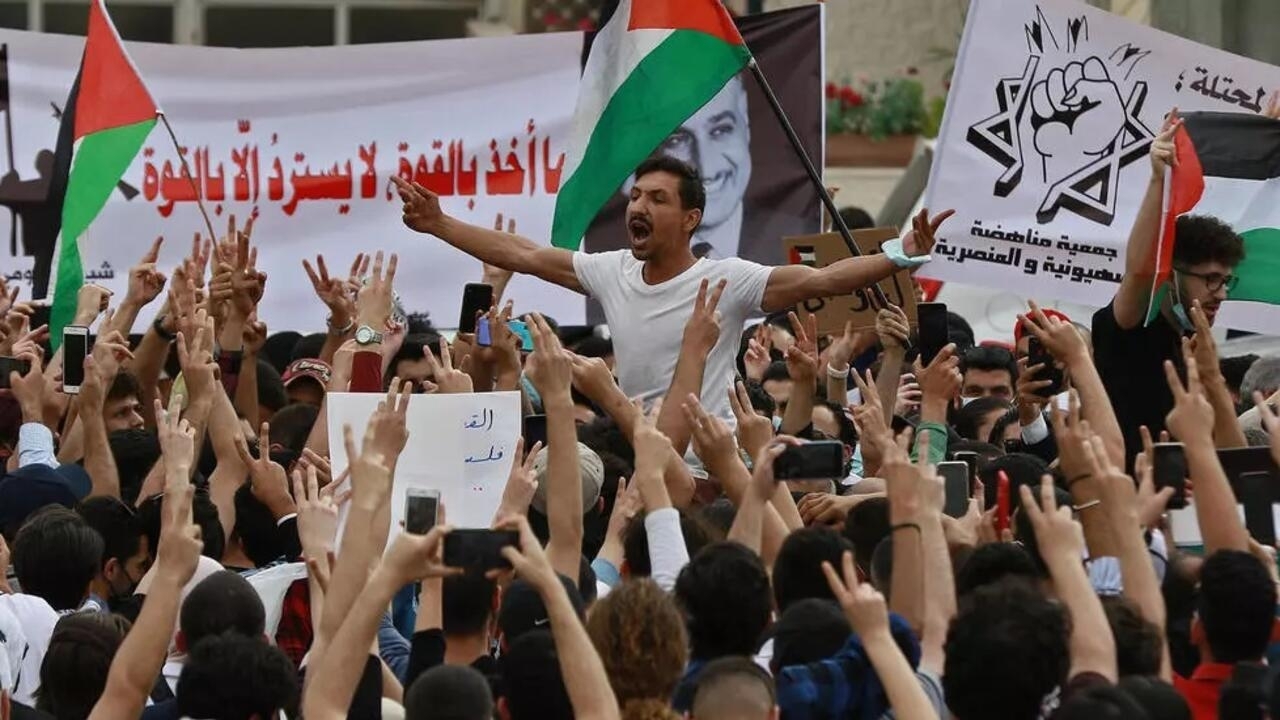 عشرات الآلاف من الأردنيين يشاركون في مسيرات ووقفات غاضبة دعما لفلسطين