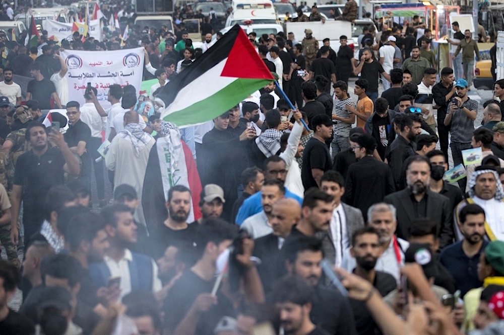 حشود عراقية تتظاهر عند الحدود الأردنية نصرةً لفلسطين في اعتصامٍ مفتوح