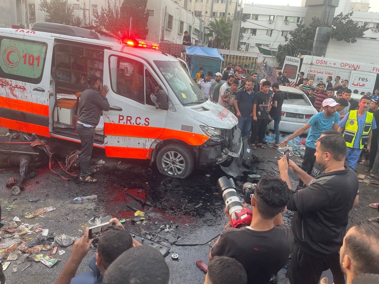 استشهاد صحفي فلسطيني في قصف صهيوامريكي لمدخل مجمع الشفاء الطبي