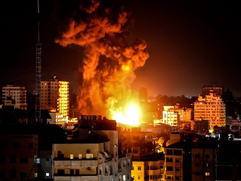 عشرات الشهداء الفلسطينيين والجرحى في غارات العدو الصهيوني المتواصلة على مناطق مختلفة بقطاع غزة