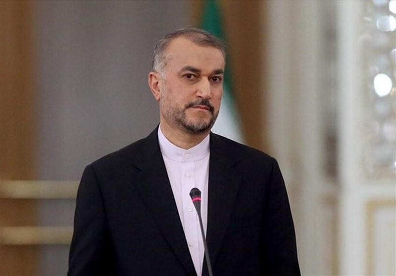 عبداللهيان: أمريكا ترسل أسلحة محظورة يومياً إلى “تل أبيب”