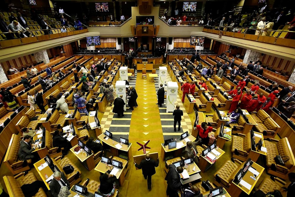 برلمان جنوب أفريقيا يصوّت لصالح قطع العلاقات مع “إسرائيل” وإغلاق السفارة