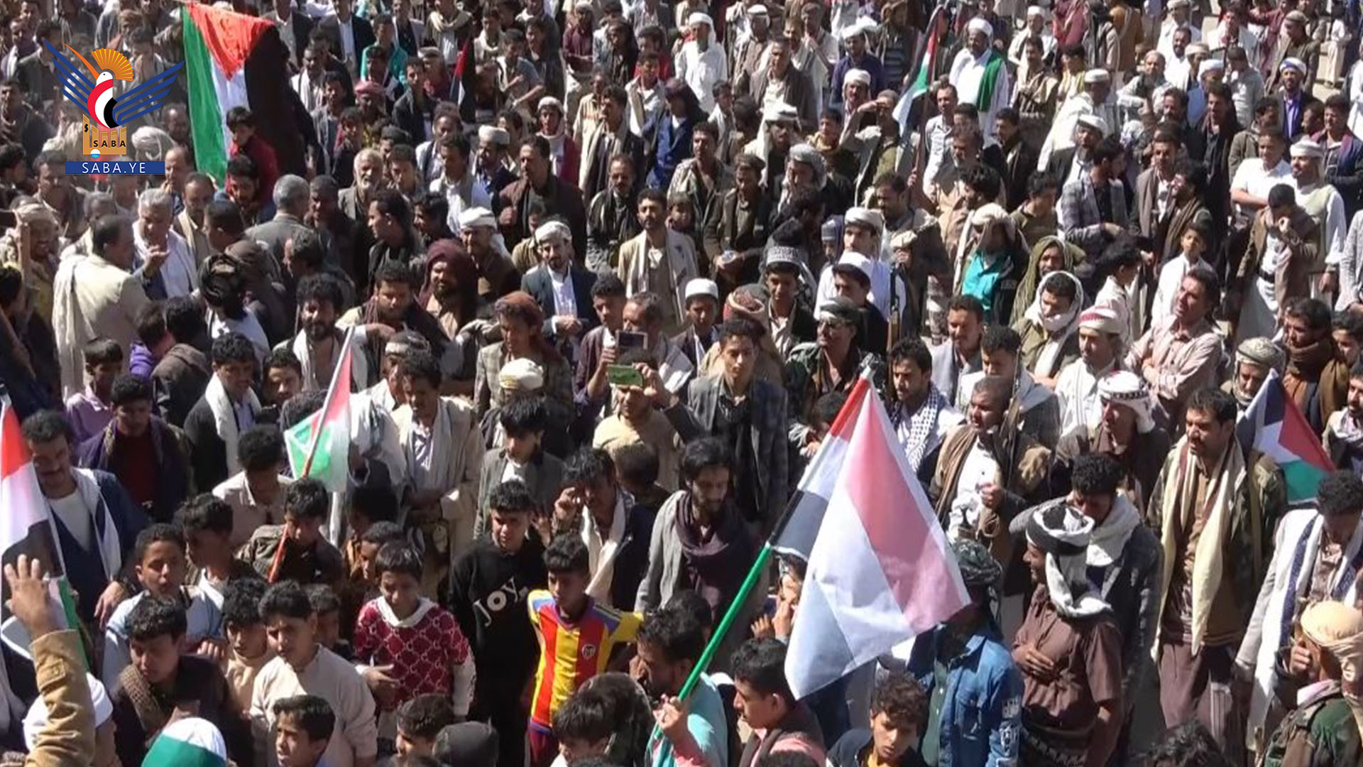 مسيرة حاشدة في البيضاء دعماً لصمود الشعب الفلسطيني وتنديداً بالمجازر الصهيونية