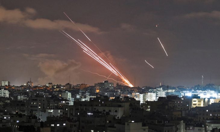 المقاومة الفلسطينية تدك “تل أبيب” بالصواريخ رداً على المجازر الصهيونية
