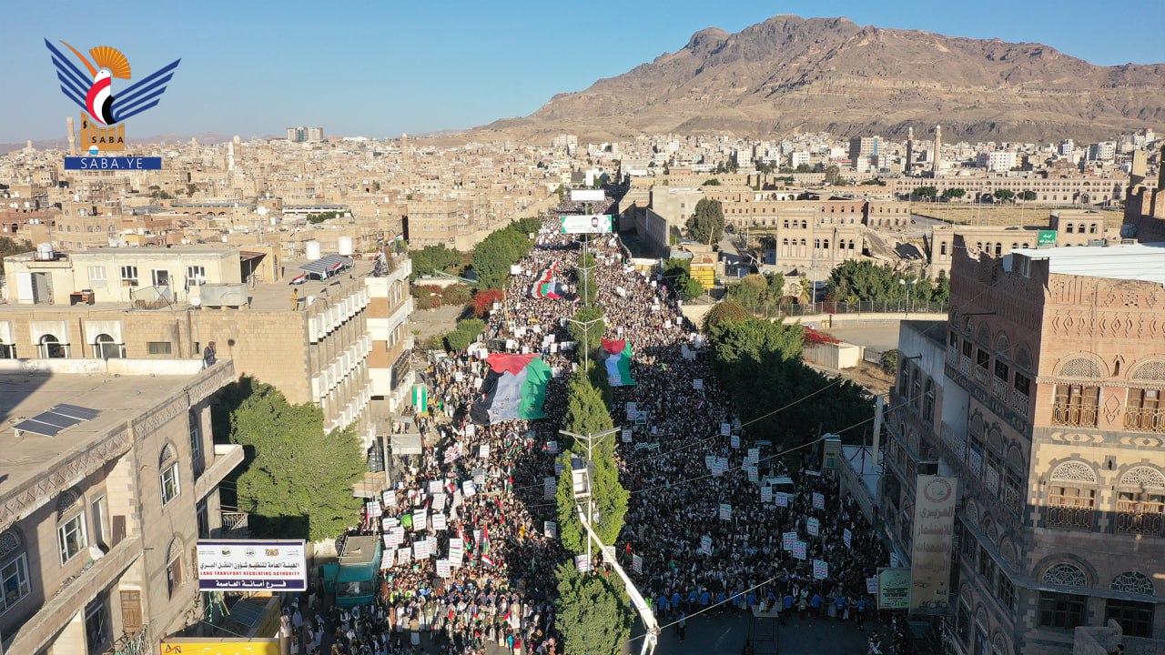 مسيرة حاشدة بالعاصمة صنعاء تأكيدا على الاستمرار في نصرة غزة والجاهزية لكل الخيارات