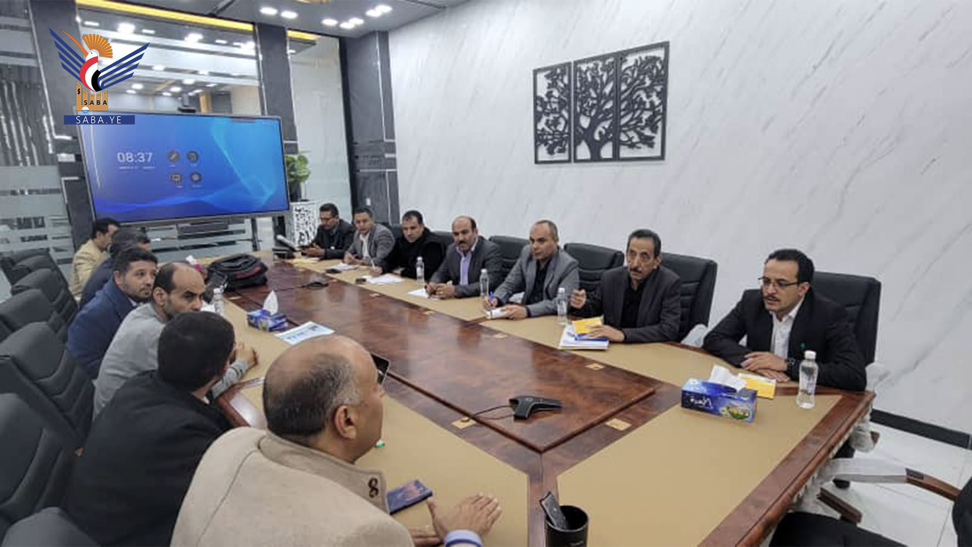 اجتماع لاستعراض سبل التنسيق والشراكة بين مصلحة الضرائب وهيئة البريد