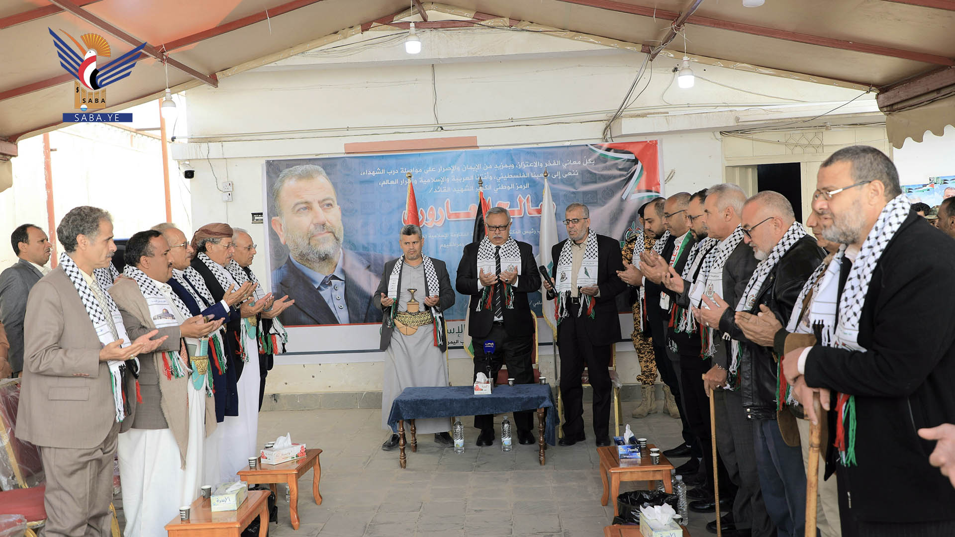 الدكتور بن حبتور يُقدّم واجب العزاء لمكتب حماس بصنعاء في استشهاد العاروري