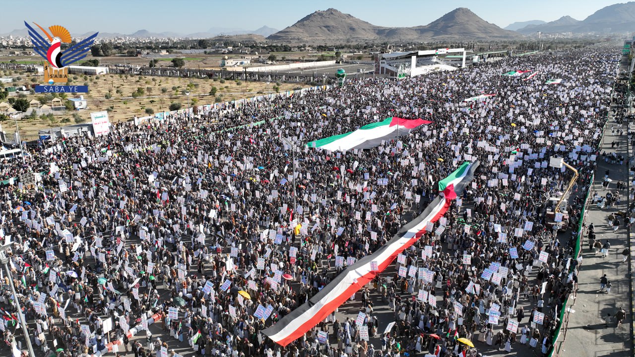 مشاهد جوية لـ مليونية “اليمن وفلسطين في خندق واحد” في ميدان السبعين بالعاصمة صنعاء مشاهد جوية لـ مليونية “اليمن وفلسطين في خندق واحد” في ميدان السبعين بالعاصمة صنعاء