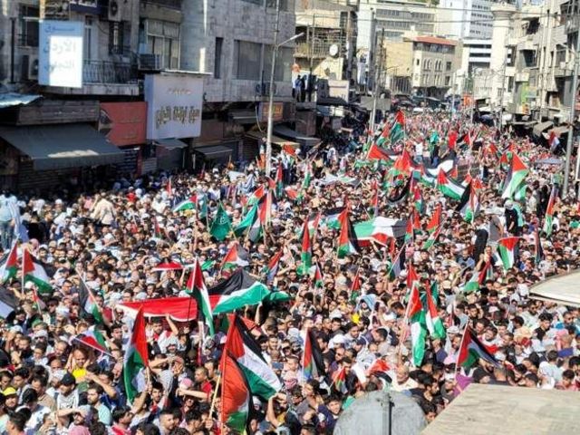 مدن أمريكية تصدر قرارات تطالب بوقف إطلاق النار في قطاع غزة بشكل فوري