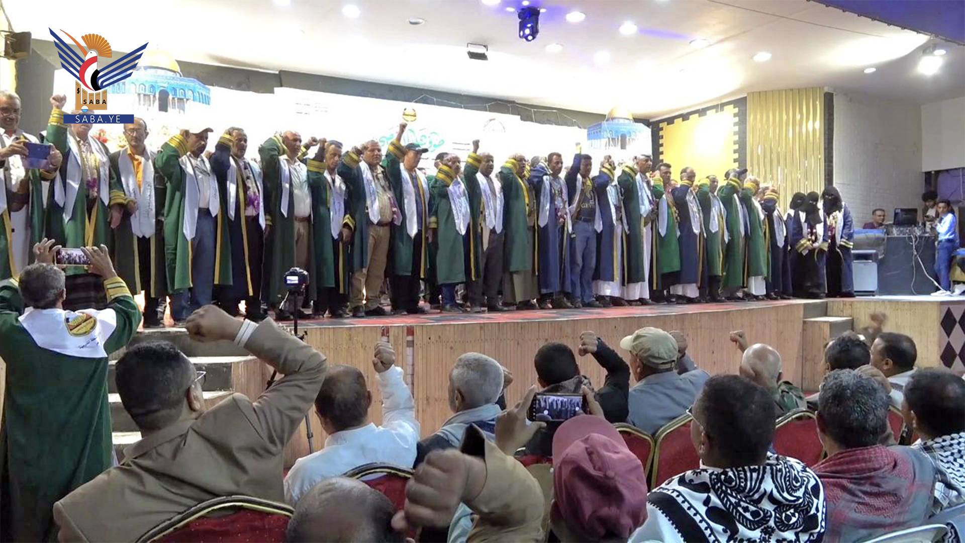 تكريم القيادات التربوية والمعلمين والمعلمات المبرزين في تعز