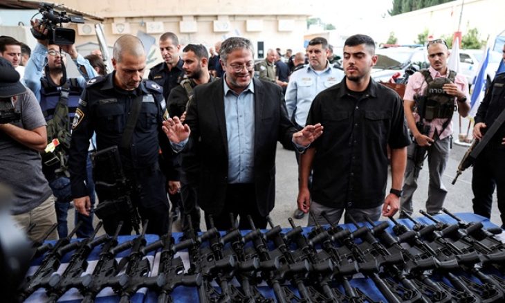 الصهيوني بن غفير يعلن تسليح 100 ألف مستوطن منذ بدء معركة “طوفان الأقصى”