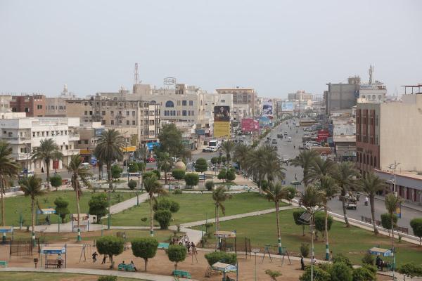 إقرار العمل بقانون أوزان الحمولات لوسائل النقل البري بالحديدة