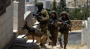 إصابة فلسطينيين بالرصاص وبالاختناق بالغازات في اعتداء للاحتلال شرق غزة