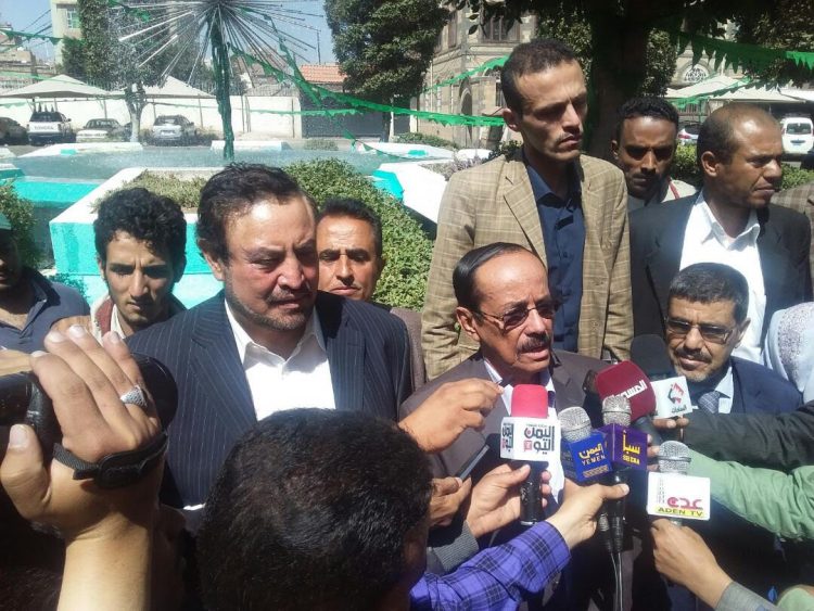 العيدروس وعُباد يدشنان العمل بإدارة خدمات الجمهور بأمانة العاصمة العيدروس وعُباد يدشنان العمل بإدارة خدمات الجمهور بأمانة العاصمة