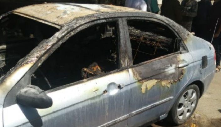 مسلحون يقتلون مواطنا ويحرقونه داخل سيارته في عدن