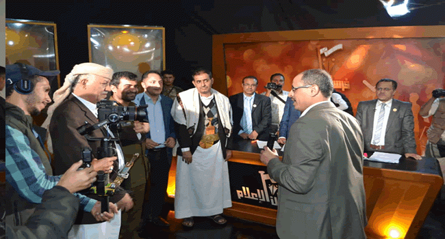 وزير الإعلام ومحافظ إب يطلعان على سير برنامج “فرسان الإعلام”