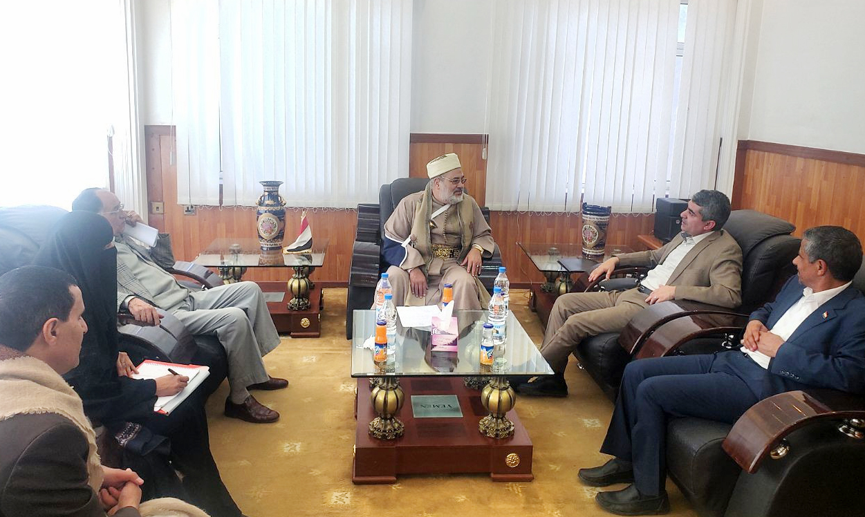 وزير العدل يناقش مع أمين المجلس الأعلى للشؤون الانسانية التعاون المشترك