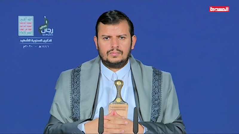 قائد الثورة يعلن الوقوف إلى جانب كل بلد يتعرض للهجمة الأمريكية