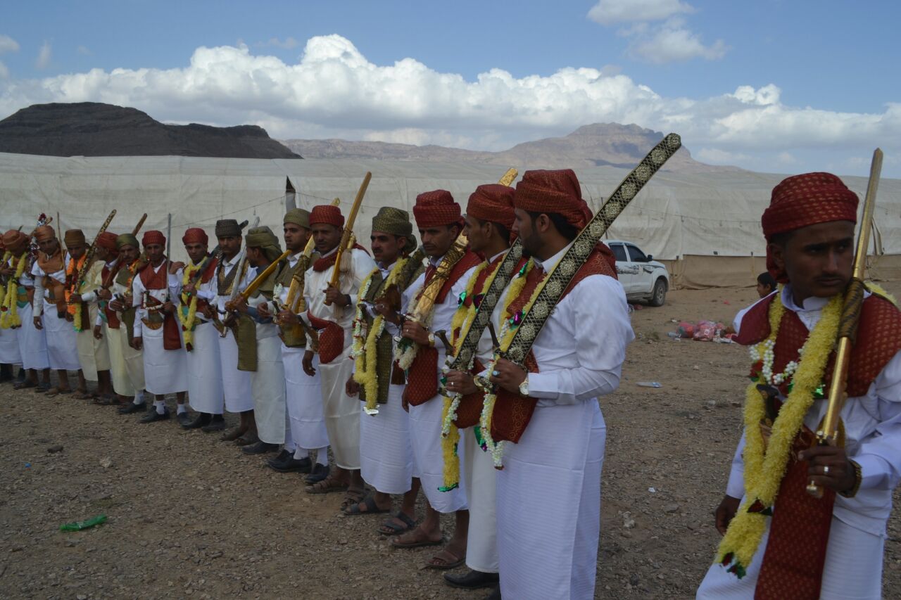 114 عريساً وعروساً يحتفلون بإكمال نصف دينهم بمديرية النادرة في إب