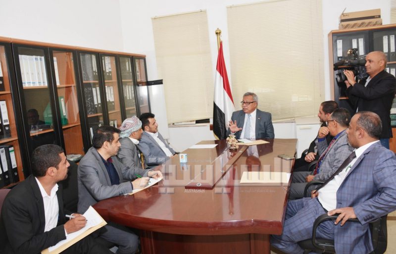 لقاء برئاسة رئيس الوزراء يناقش المواضيع المتصلة بالقطاع الصحي