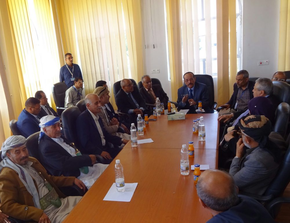 اجتماع برئاسة رئيس مجلس الشورى يناقش أوضاع مطار صنعاء الدولي