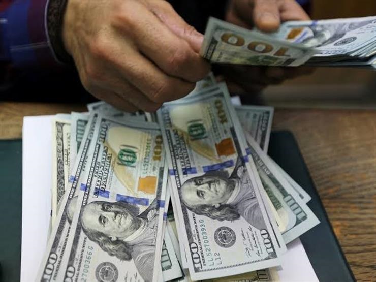 الدولار ينخفض عن أعلى مستوى في ثلاثة اسابيع