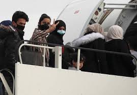 الهند تجلي آلاف القرويين مع اقتراب إعصار أمفان