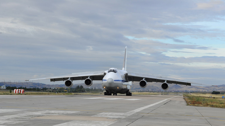 وصول طائرة شحن لأطباء بلا حدود إلى مطار صنعاء الدولي وصول طائرة شحن لأطباء بلا حدود إلى مطار صنعاء الدولي