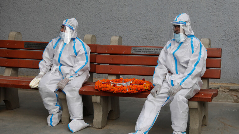 إصابات كورونا تقترب من 19 مليون والوفيات أكثر من 707 آلاف شخص إصابات كورونا تقترب من 19 مليون والوفيات أكثر من 707 آلاف شخص