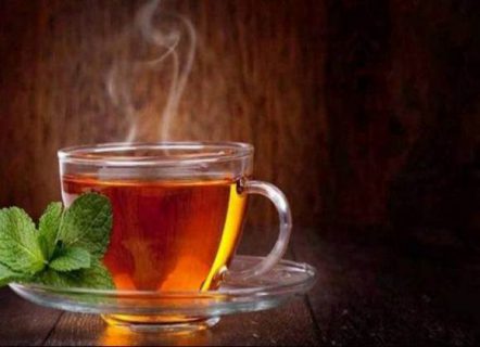 دراسة علمية تثبت أن شرب الشاي الساخن في الصيف يبردك حقا دراسة علمية تثبت أن شرب الشاي الساخن في الصيف يبردك حقا