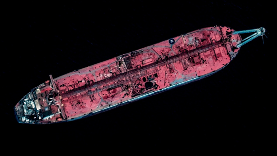 “صافر” ناقلة النفط المنكوبة قبالة الساحل اليمني يمكن أن تسبب انفجاراً يضاهي انفجار بيروت