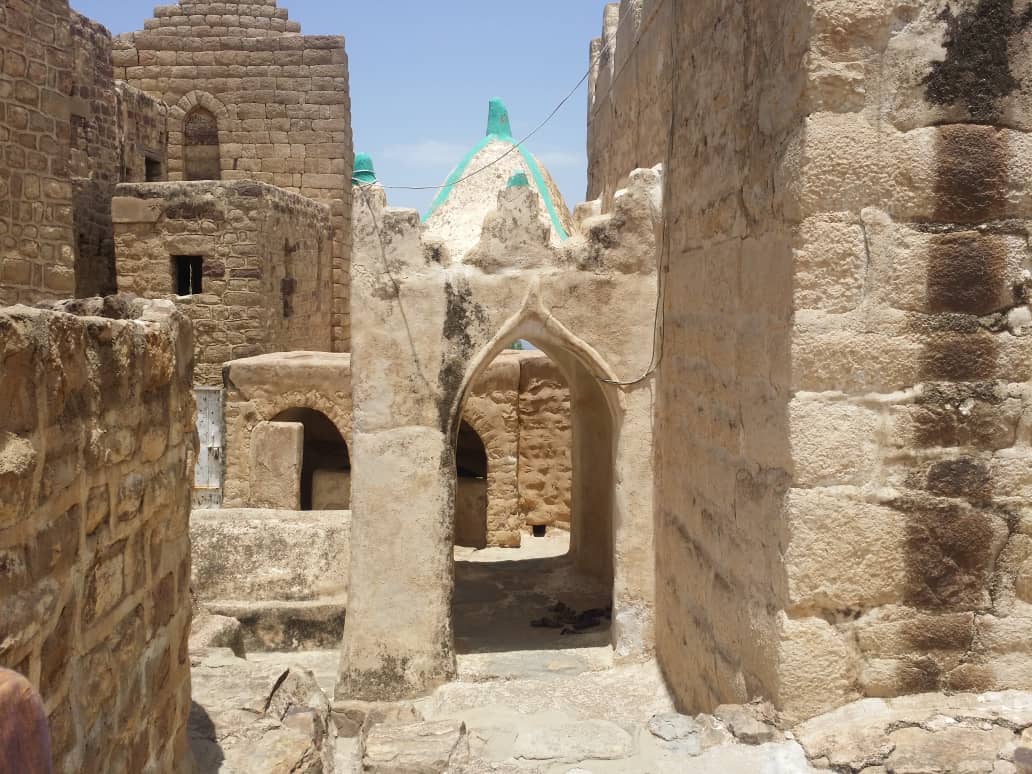 تفقد المعالم الأثرية بمدينة الظفير في حجة   