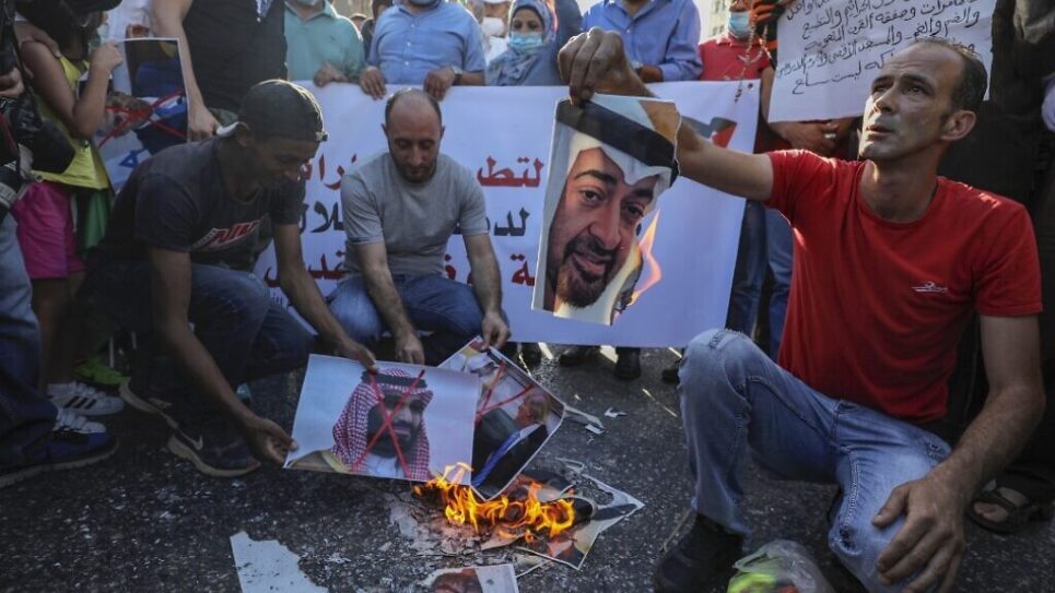 بعد ستة أسابيع من تطبيع الإمارات المفاجئ مع إسرائيل، ما زال الفلسطينيون بلا إستراتيجية بعد ستة أسابيع من تطبيع الإمارات المفاجئ مع إسرائيل، ما زال الفلسطينيون بلا إستراتيجية