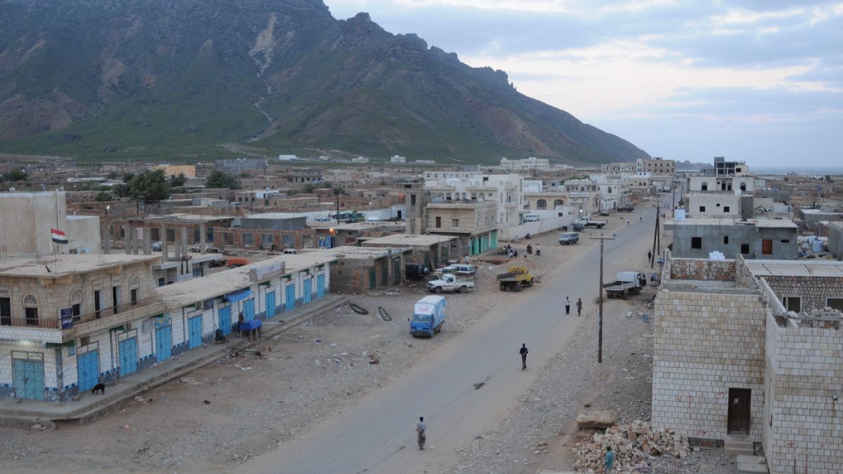 اليمن.. الإنتقالي الجنوبي يشدد قبضته الأمنية على سقطرى اليمن.. الإنتقالي الجنوبي يشدد قبضته الأمنية على سقطرى