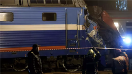 مصرع 22 شخصًا إثر سقوط رافعة بناء على قطار في تايلاند