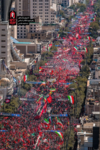 ملايين الإيرانيين يشيعون الشهيد علي خامنئي إلى مثواه الأخير بمدينة مشهد