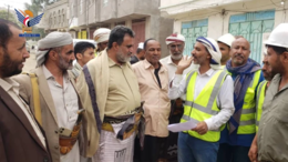محافظ البيضاء يطلع على العمل بمشروع الرصف الحجري بالمدينة