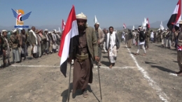 إب .. عرض شعبي لقوات التعبئة في عدد من عزل مديرية القفر