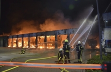 انفجار يتسبب في اندلاع حريق واسع النطاق بمنشأة صناعية غرب المانيا 