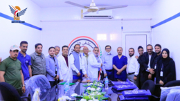 اختتام المخيم الجراحي الأول للأورام وتكريم الفريق الطبي بمستشفى الثورة بالحديدة