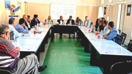 وزير الصحة يطلع على سير أداء الكلية الوطنية للعلوم الصحية بأمانة العاصمة