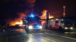 انفجارات هائلة تهز منطقة صناعية جنوب العاصمة الأرجنتينية وتتسبب بحريق