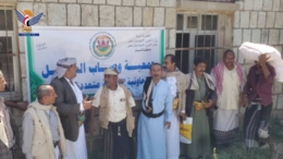 ذمار .. جمعية وصاب السافل توزع خمسة أطنان بذور ذرة شامية للمزارعين