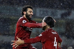 ليفربول يحتفل بعيد الميلاد في القمة بهدفي صلاح وفان ديك