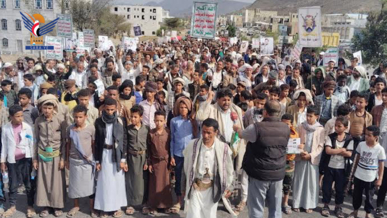 أبناء تعز يحتشدون في 38 ساحة بمسيرات "ثابتون مع غزة.. رغم أنف الأمريكي وجرائمه"